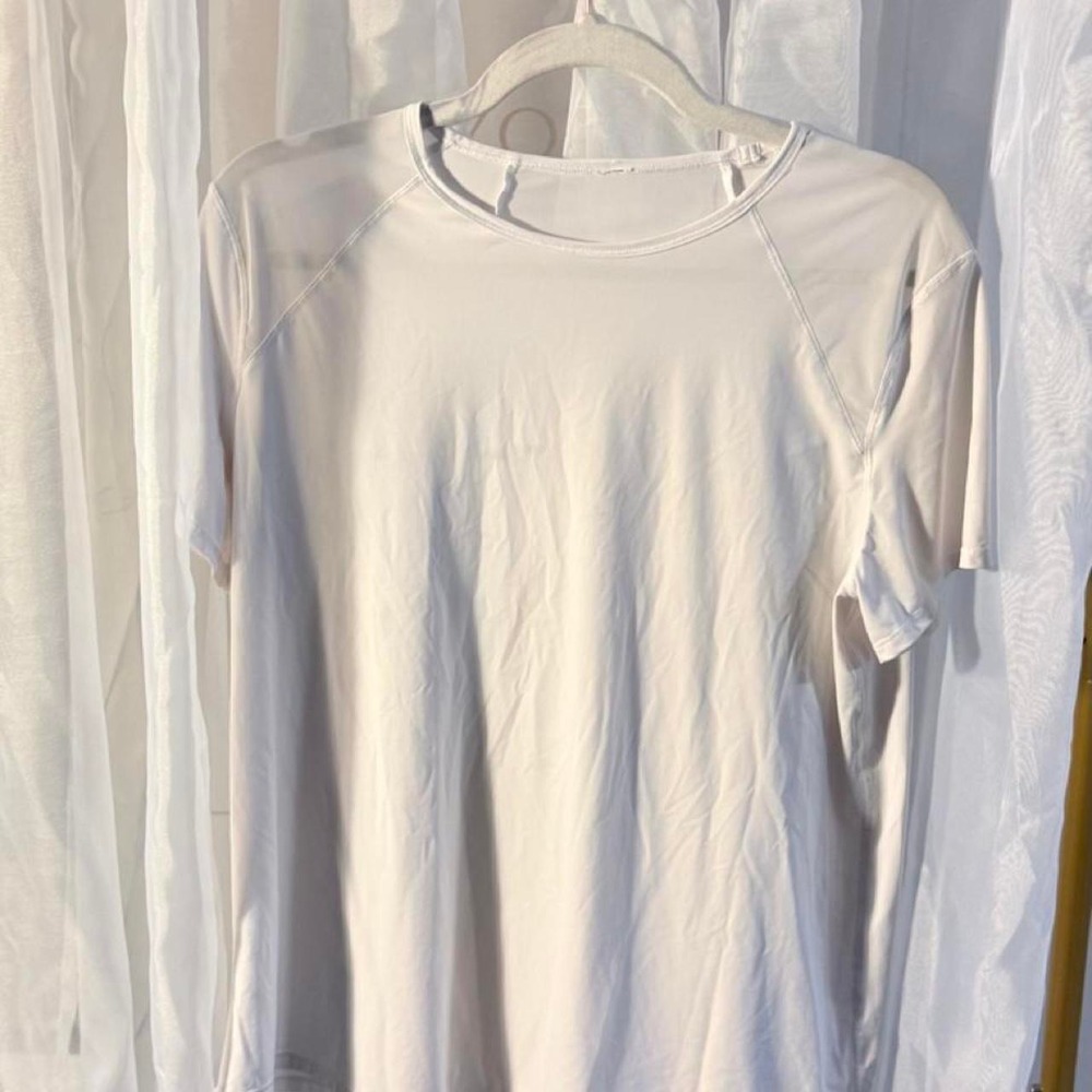 White Lululemon Swiftly Tech short sleeve shirt